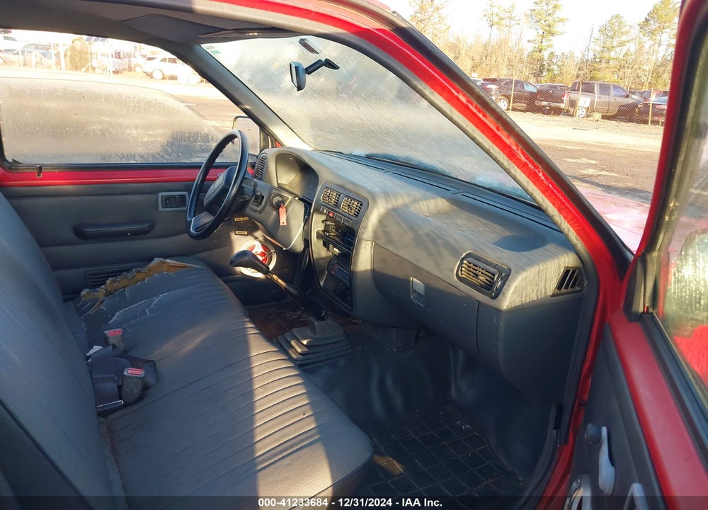 1995 NISSAN TRUCK E/XE VIN: 1N6SD11SXSC353900