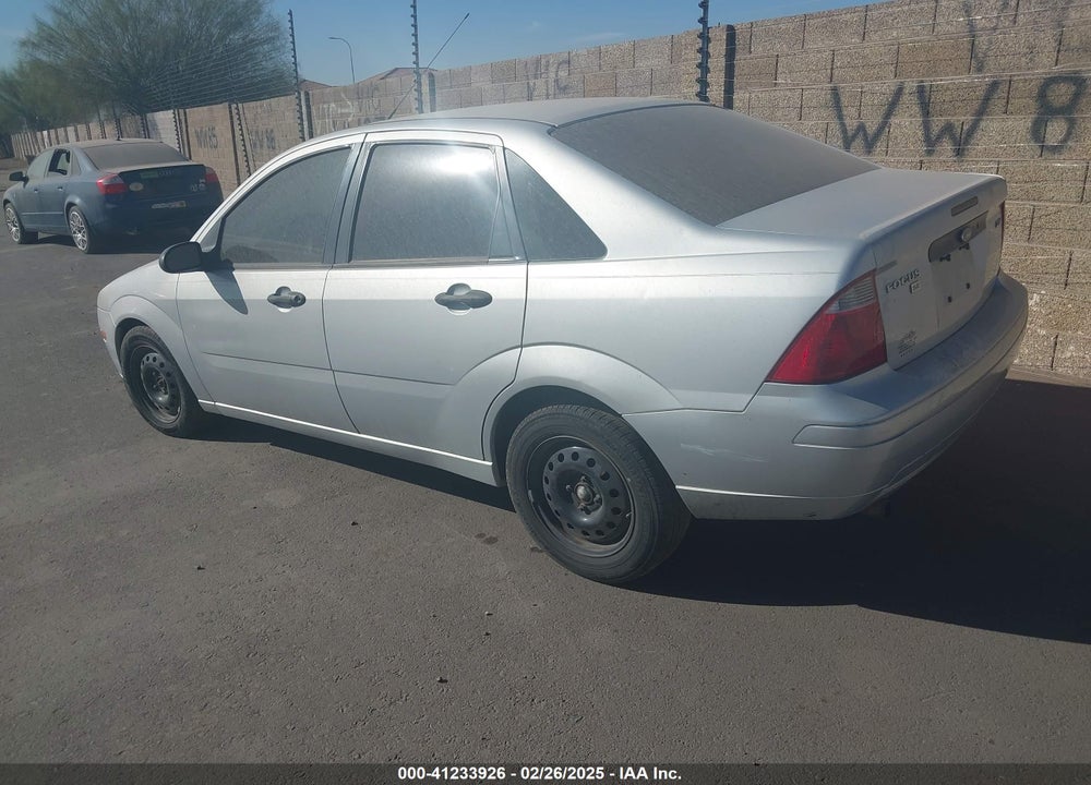 2005 FORD FOCUS ZX4 VIN: 1FAHP34N85W138367