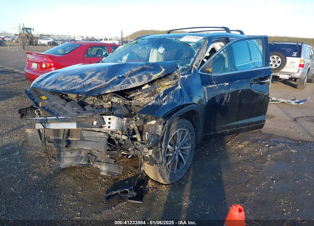 2018 TOYOTA HIGHLANDER XLE VIN: 5TDKZRFH6JS544274