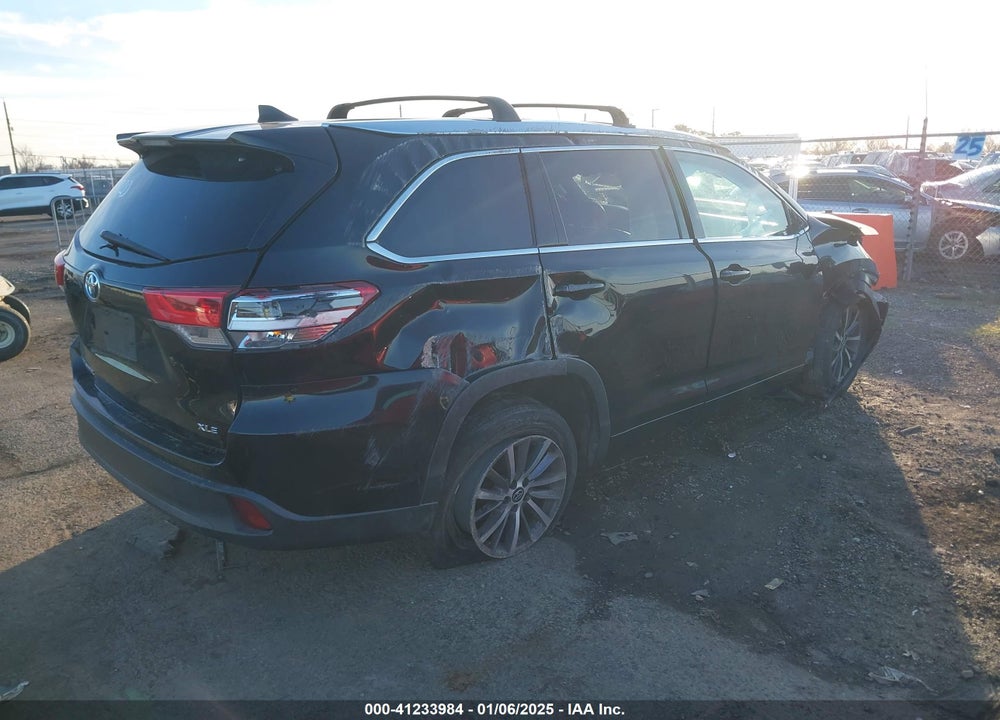2018 TOYOTA HIGHLANDER XLE VIN: 5TDKZRFH6JS544274