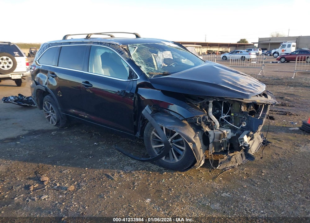 2018 TOYOTA HIGHLANDER XLE VIN: 5TDKZRFH6JS544274