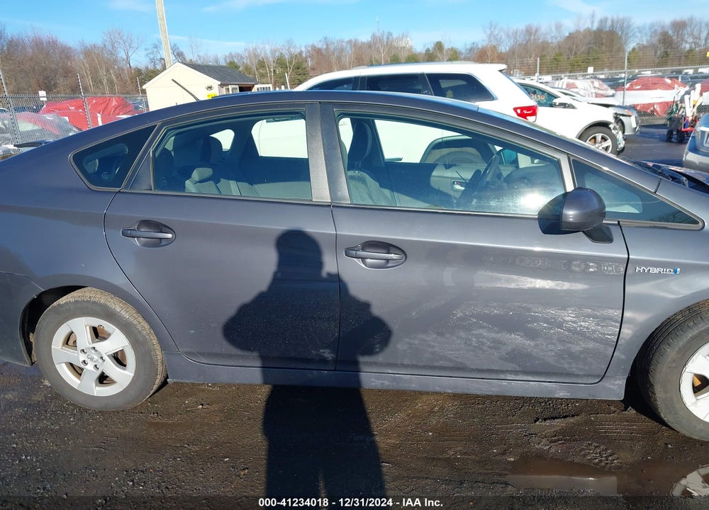 2011 TOYOTA PRIUS TWO VIN: JTDKN3DU8B1374779
