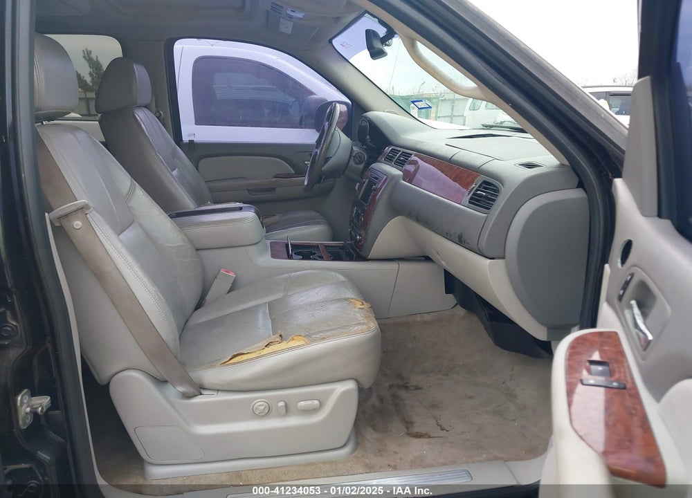 2008 CHEVROLET TAHOE LTZ VIN: 1GNFC13018R151706