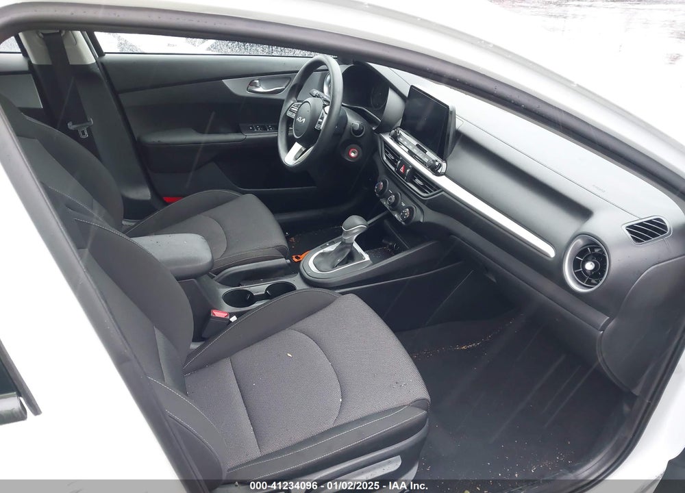 2023 KIA FORTE VIN: 3KPF24AD1PE684328