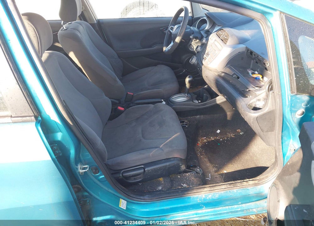 2012 HONDA FIT VIN: JHMGE8H37CC005081