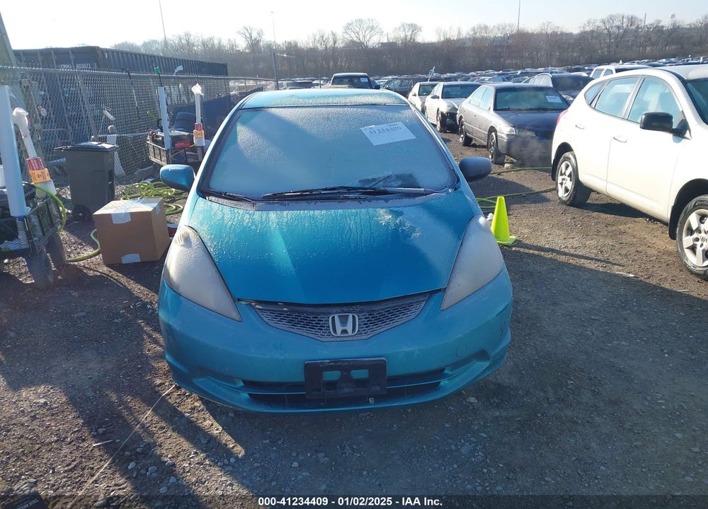 2012 HONDA FIT VIN: JHMGE8H37CC005081