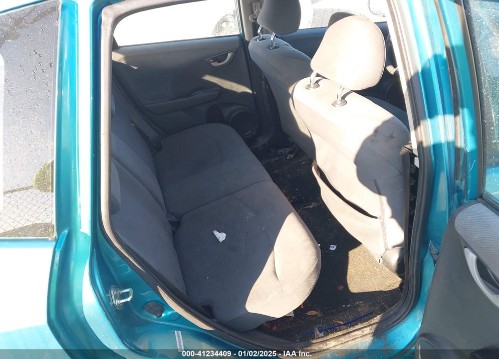 2012 HONDA FIT VIN: JHMGE8H37CC005081