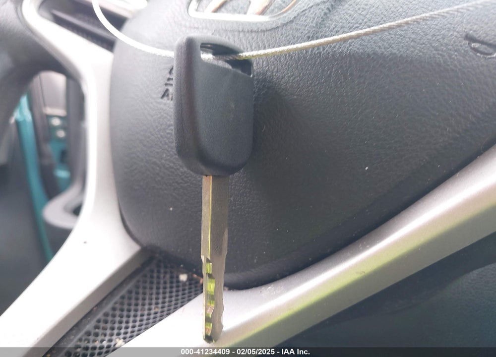 2012 HONDA FIT VIN: JHMGE8H37CC005081