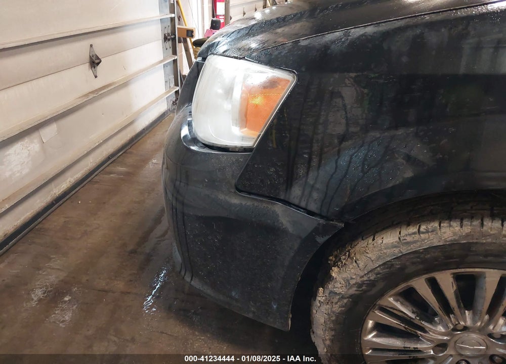 2011 CHRYSLER TOWN & COUNTRY TOURING-L VIN: 2A4RR8DG5BR604987