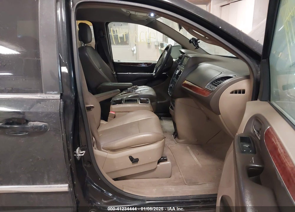 2011 CHRYSLER TOWN & COUNTRY TOURING-L VIN: 2A4RR8DG5BR604987
