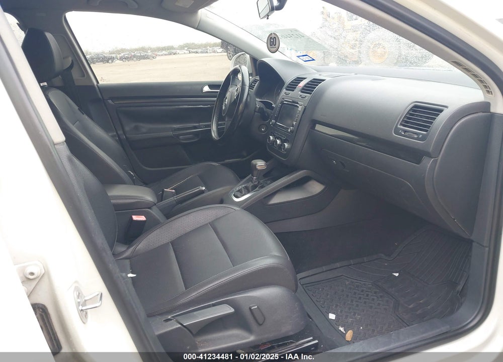 2010 VOLKSWAGEN JETTA VIN: 3VWRX7AJ3AM053225