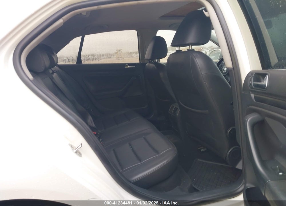 2010 VOLKSWAGEN JETTA VIN: 3VWRX7AJ3AM053225