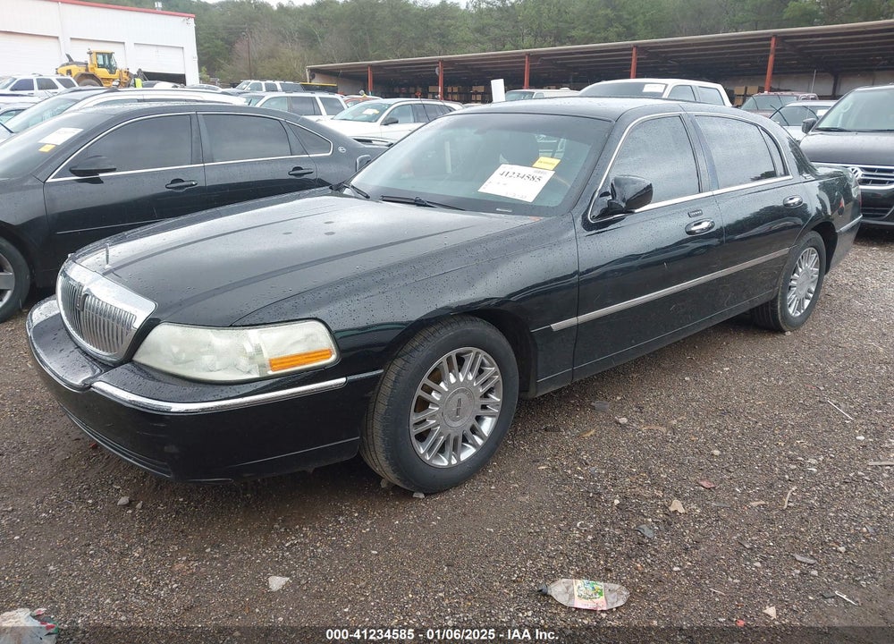 2008 LINCOLN TOWN CAR VIN: 2LNHM82V58X647484
