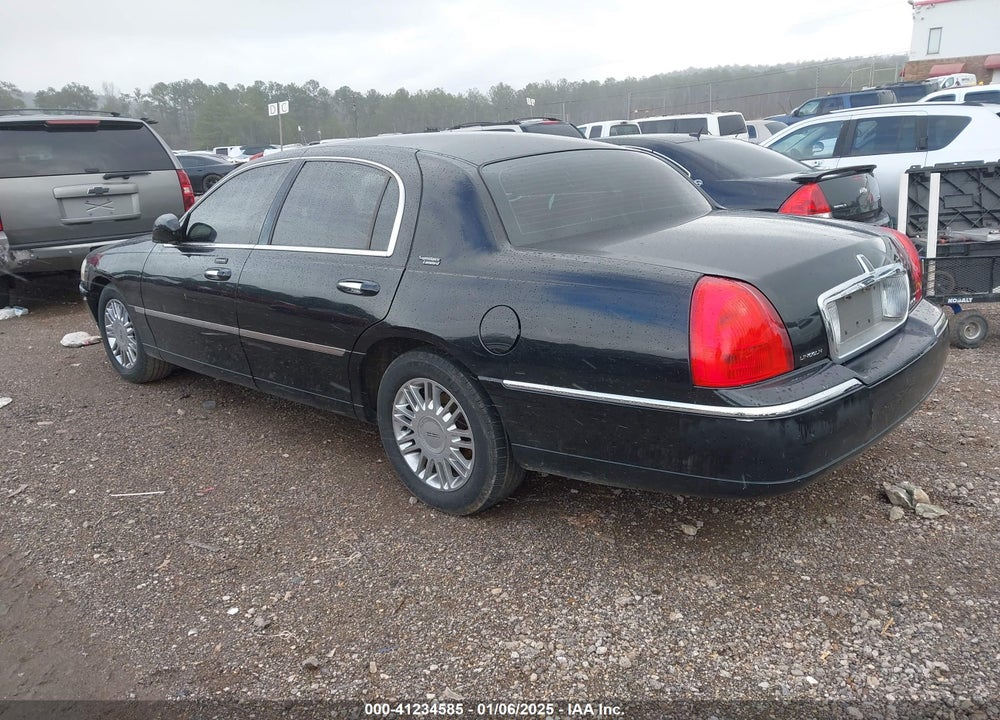 2008 LINCOLN TOWN CAR VIN: 2LNHM82V58X647484