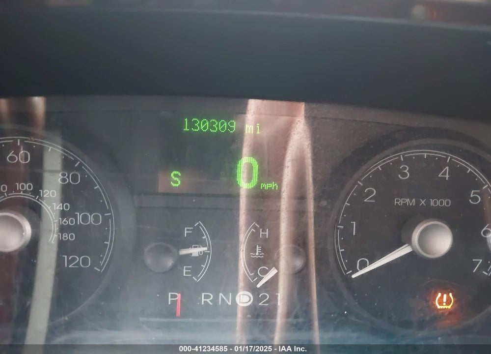 2008 LINCOLN TOWN CAR VIN: 2LNHM82V58X647484