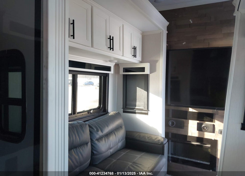 2022 FOREST RIVER RIVERSTONE 39RKFB VIN: 4X4FRSR24N0002822