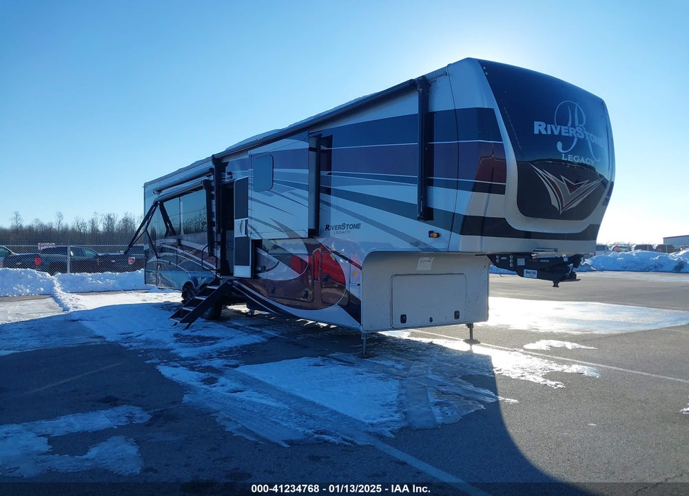 2022 FOREST RIVER RIVERSTONE 39RKFB VIN: 4X4FRSR24N0002822