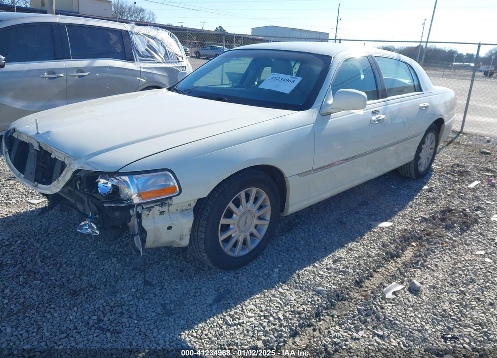 2006 LINCOLN TOWN CAR SIGNATURE VIN: 1LNHM81V66Y614881