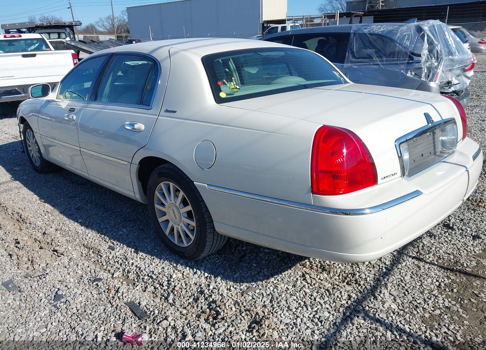 2006 LINCOLN TOWN CAR SIGNATURE VIN: 1LNHM81V66Y614881