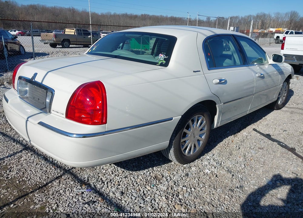 2006 LINCOLN TOWN CAR SIGNATURE VIN: 1LNHM81V66Y614881
