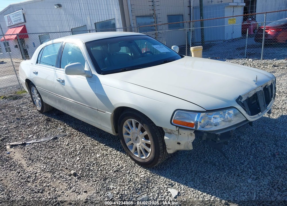 2006 LINCOLN TOWN CAR SIGNATURE VIN: 1LNHM81V66Y614881