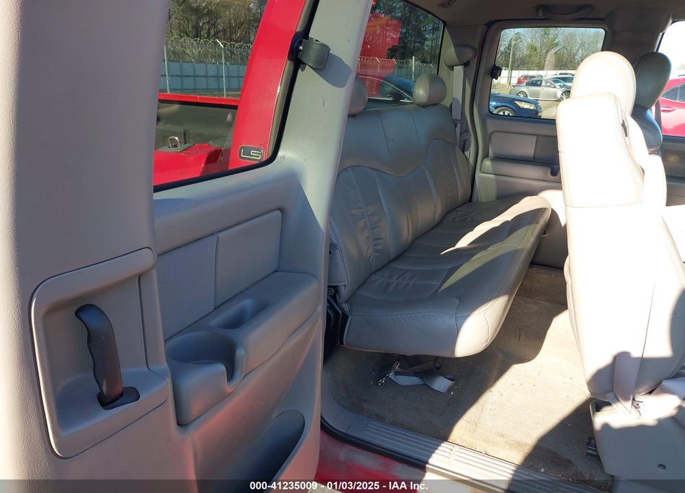 2000 CHEVROLET SILVERADO 1500 LS VIN: 2GCEC19T2Y1353016
