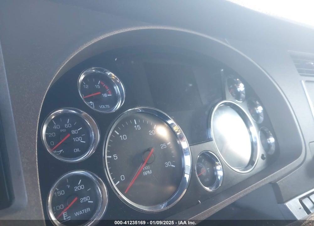 2019 KENWORTH T680 VIN: 1XKYD49X3KJ242250