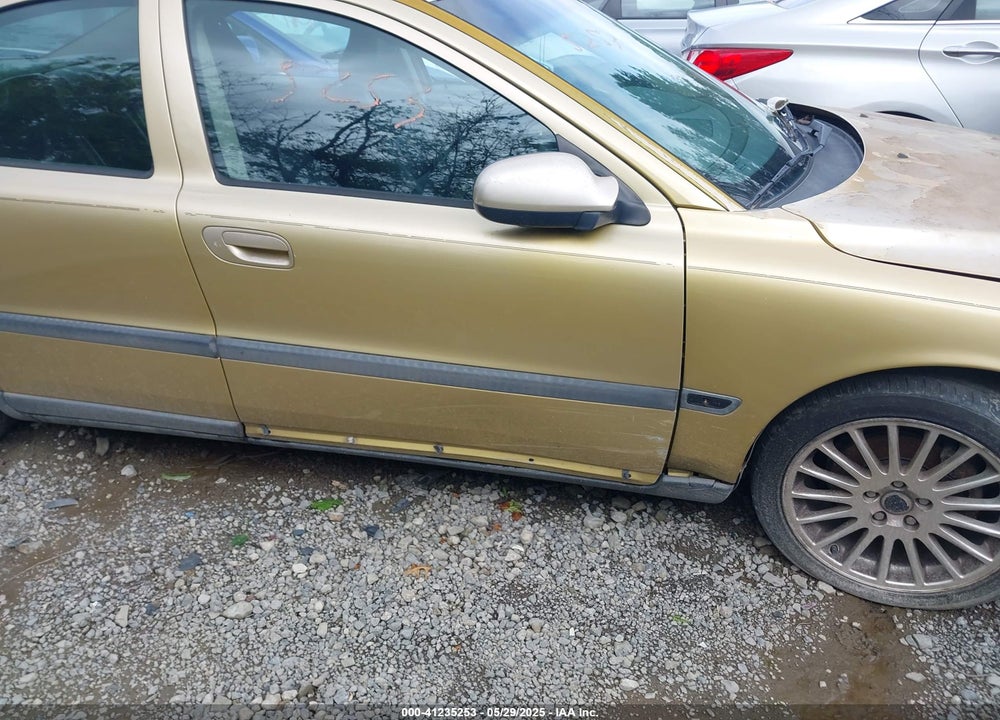 2001 VOLVO S60 2.4T VIN: YV1RS58D712019070