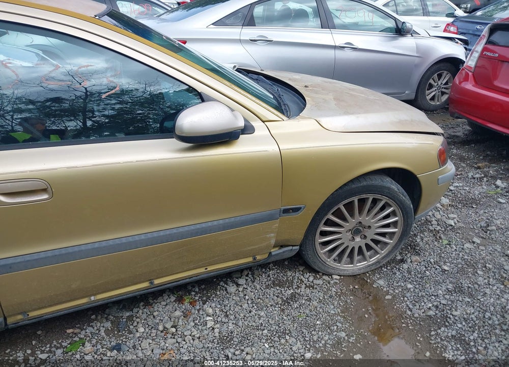 2001 VOLVO S60 2.4T VIN: YV1RS58D712019070