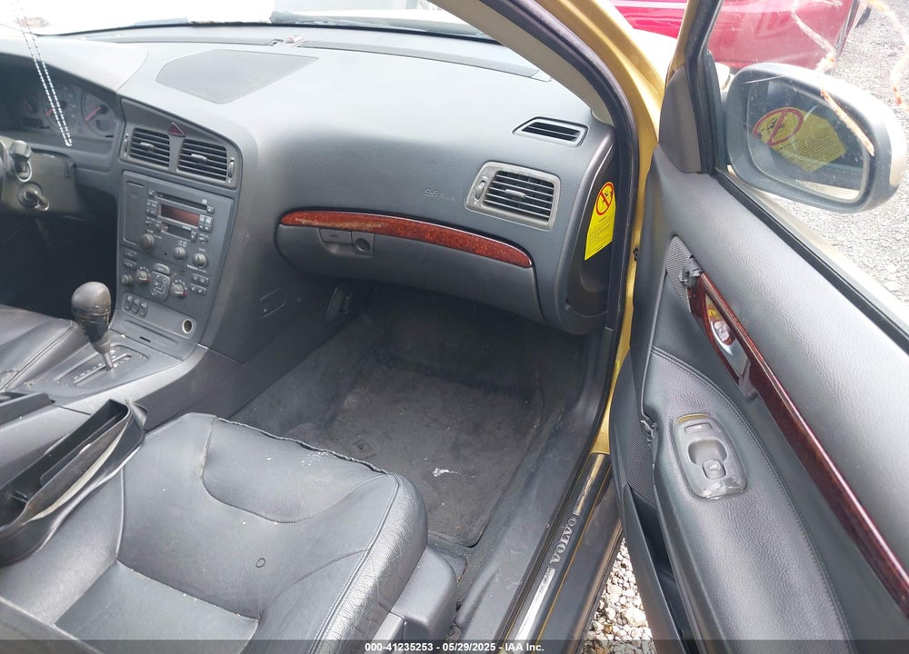 2001 VOLVO S60 2.4T VIN: YV1RS58D712019070