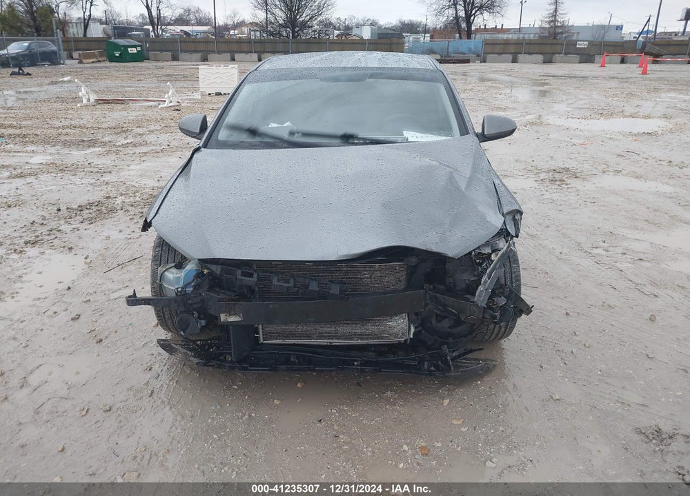 2018 HYUNDAI ELANTRA VIN: 5NPD84LF9JH305938
