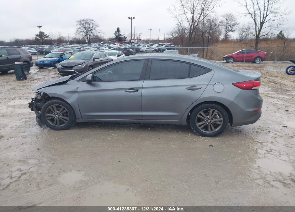 2018 HYUNDAI ELANTRA VIN: 5NPD84LF9JH305938