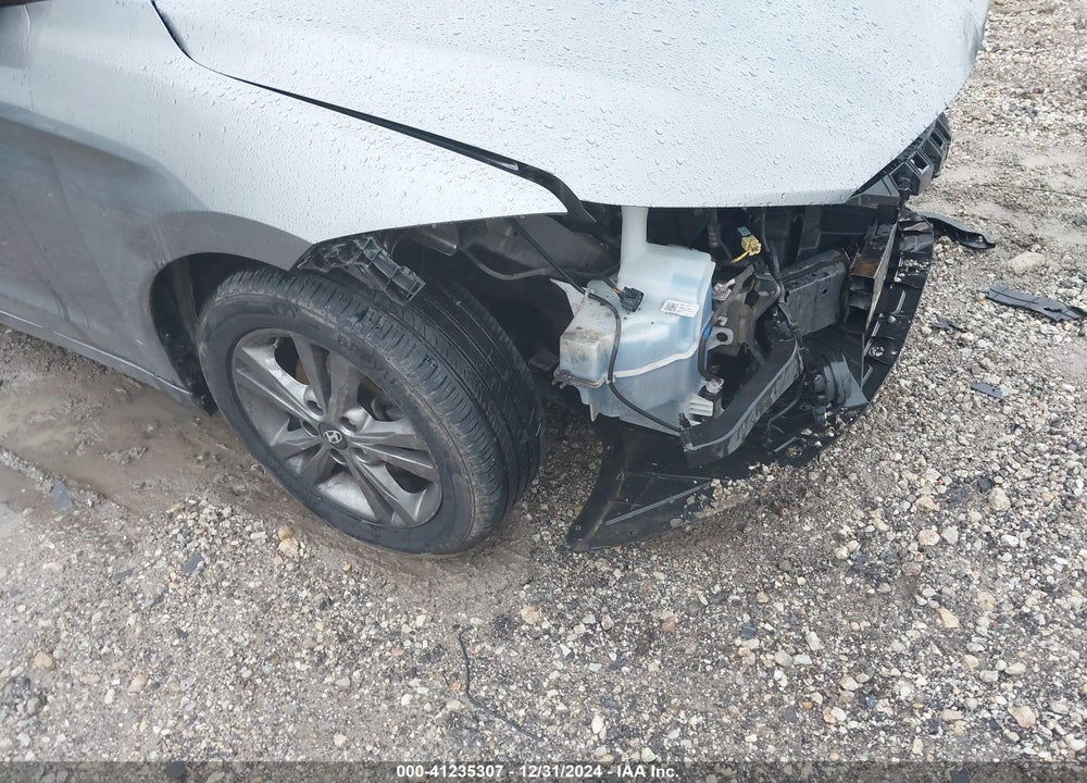2018 HYUNDAI ELANTRA VIN: 5NPD84LF9JH305938