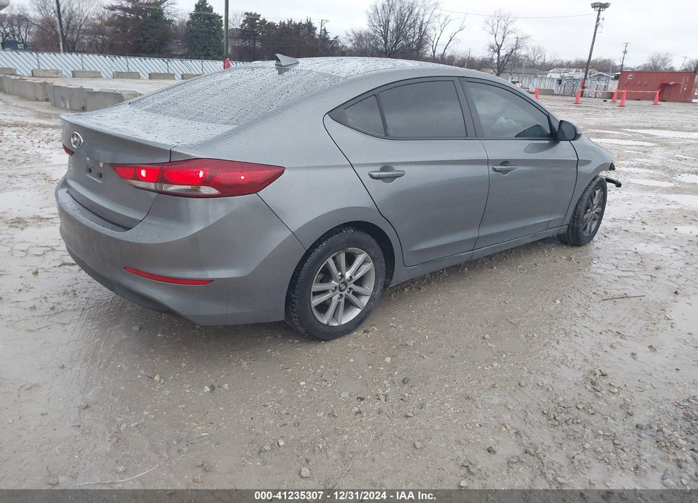 2018 HYUNDAI ELANTRA VIN: 5NPD84LF9JH305938