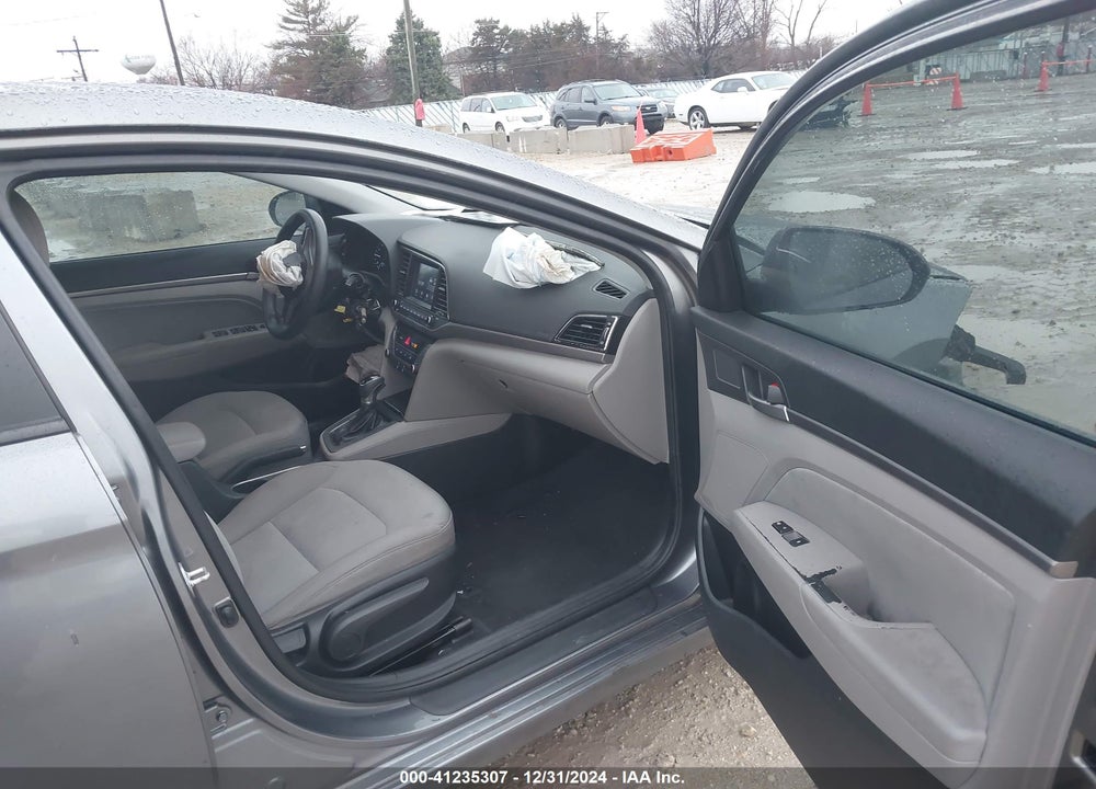 2018 HYUNDAI ELANTRA VIN: 5NPD84LF9JH305938
