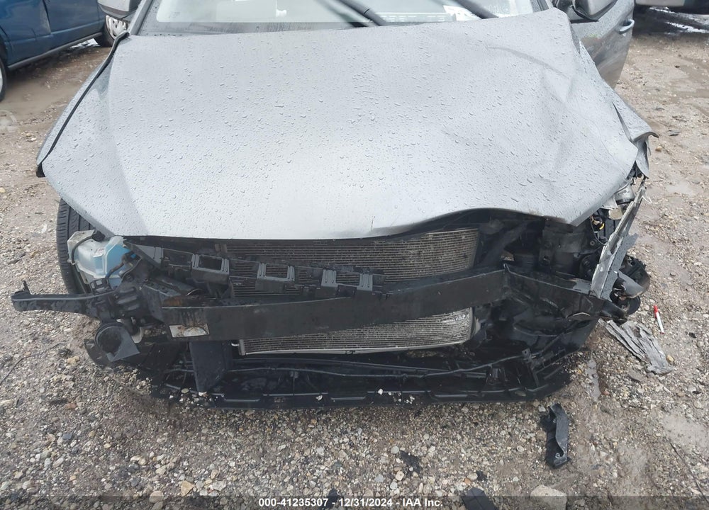 2018 HYUNDAI ELANTRA VIN: 5NPD84LF9JH305938