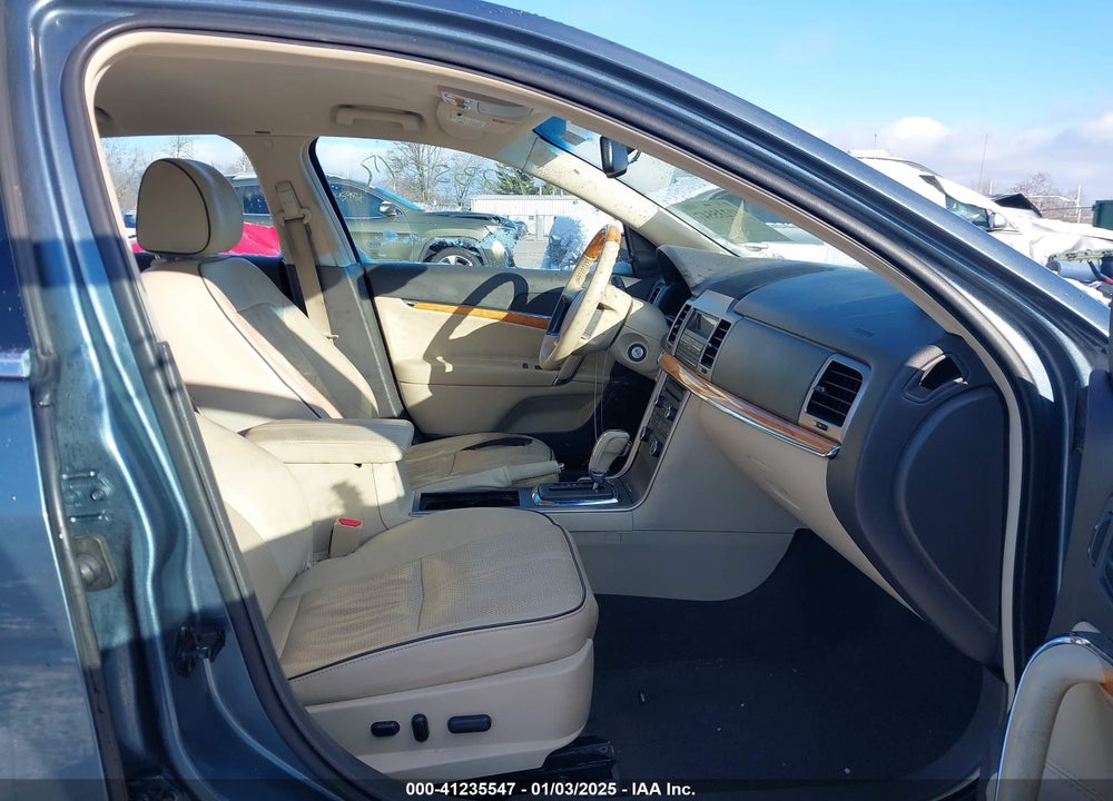 2011 LINCOLN MKZ VIN: 3LNDL2L3XBR775656