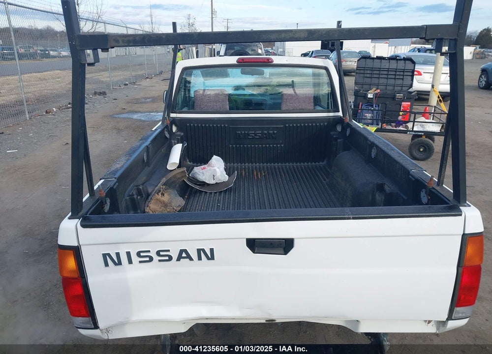 1996 NISSAN TRUCK XE VIN: 1N6SD11S2TC360938