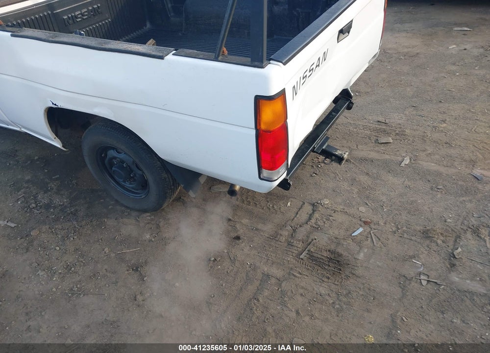 1996 NISSAN TRUCK XE VIN: 1N6SD11S2TC360938