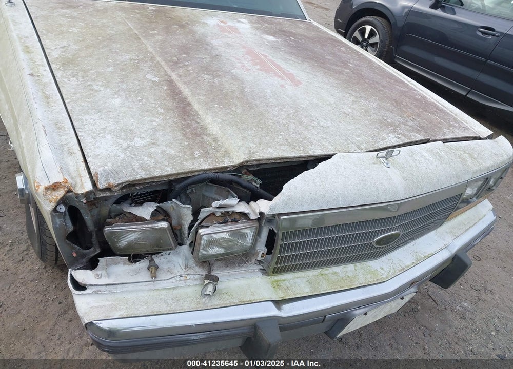 1988 FORD CROWN VICTORIA LX VIN: 2FABP74F4JX106181