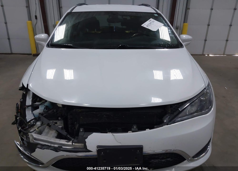 2018 CHRYSLER PACIFICA TOURING L VIN: 2C4RC1BG3JR210677