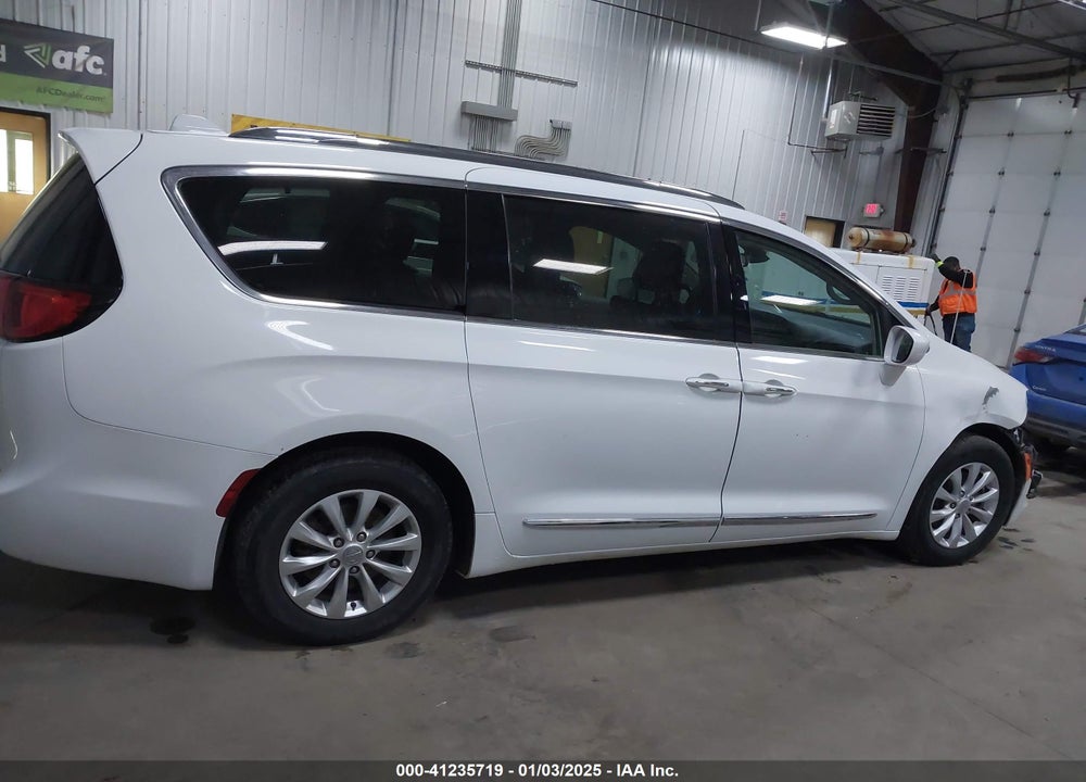 2018 CHRYSLER PACIFICA TOURING L VIN: 2C4RC1BG3JR210677