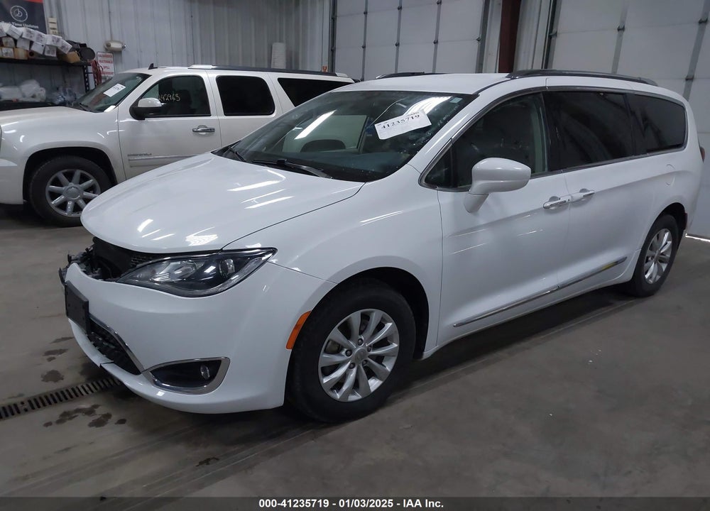 2018 CHRYSLER PACIFICA TOURING L VIN: 2C4RC1BG3JR210677