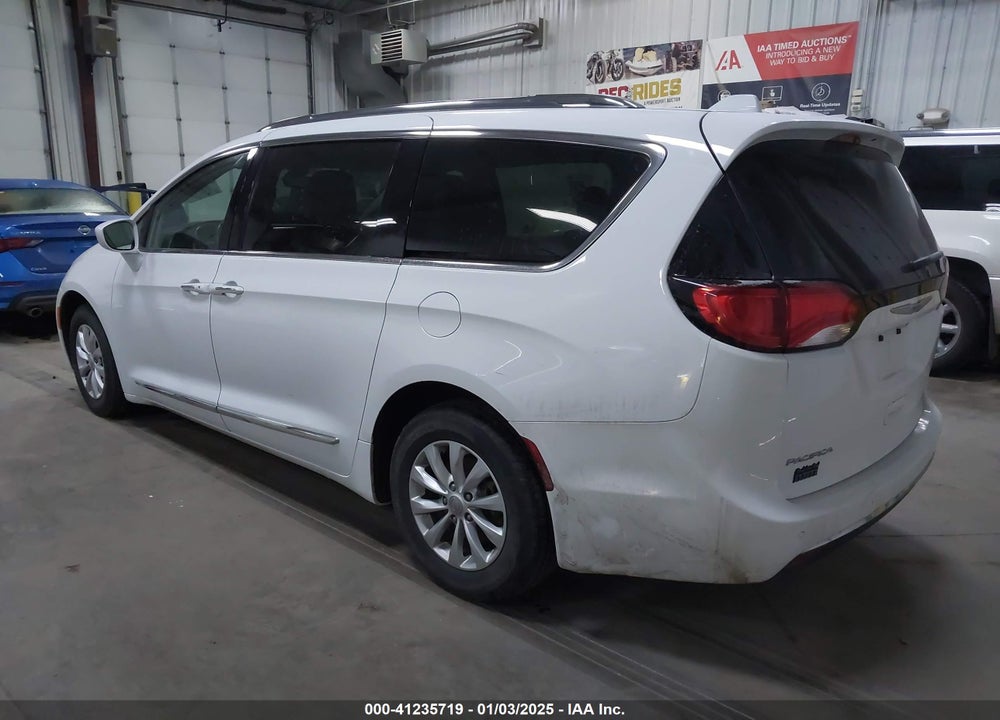 2018 CHRYSLER PACIFICA TOURING L VIN: 2C4RC1BG3JR210677