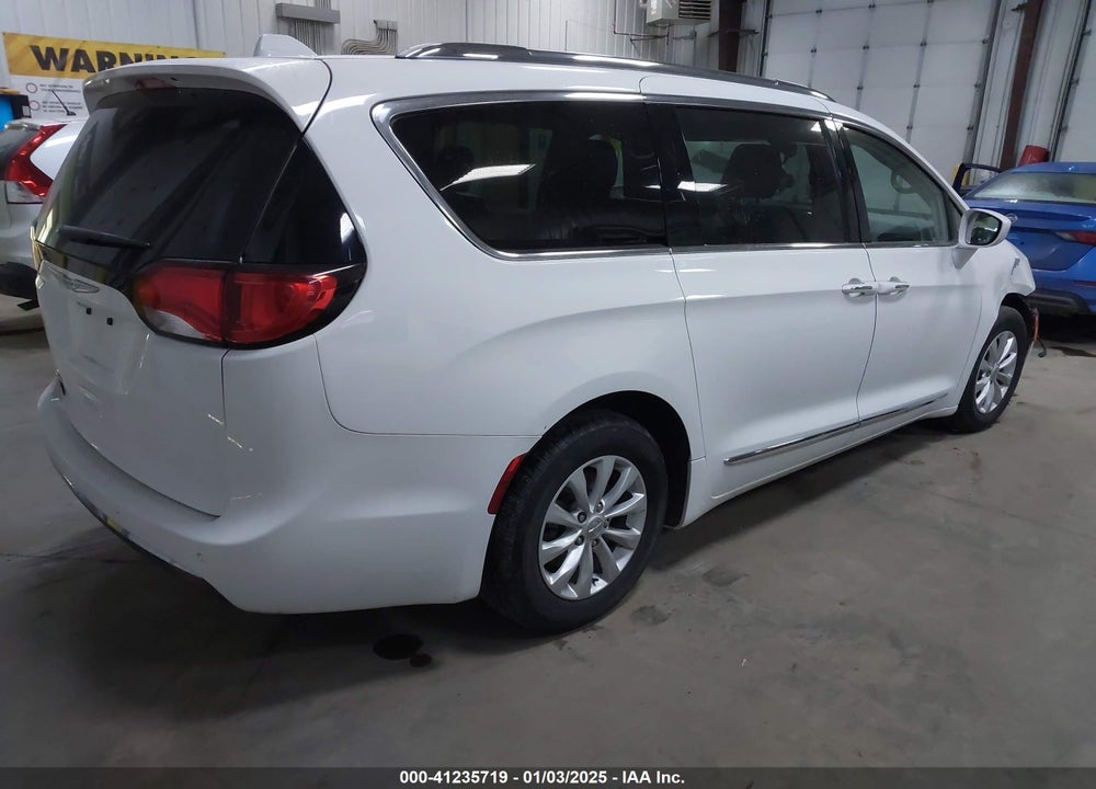 2018 CHRYSLER PACIFICA TOURING L VIN: 2C4RC1BG3JR210677