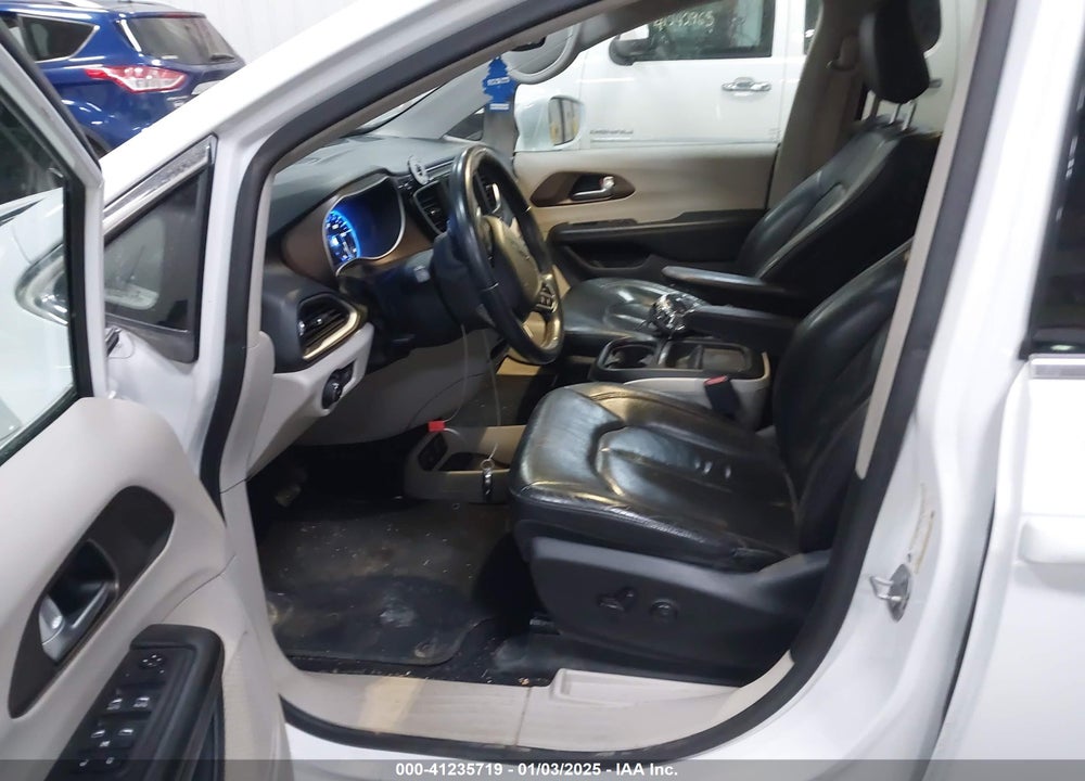 2018 CHRYSLER PACIFICA TOURING L VIN: 2C4RC1BG3JR210677