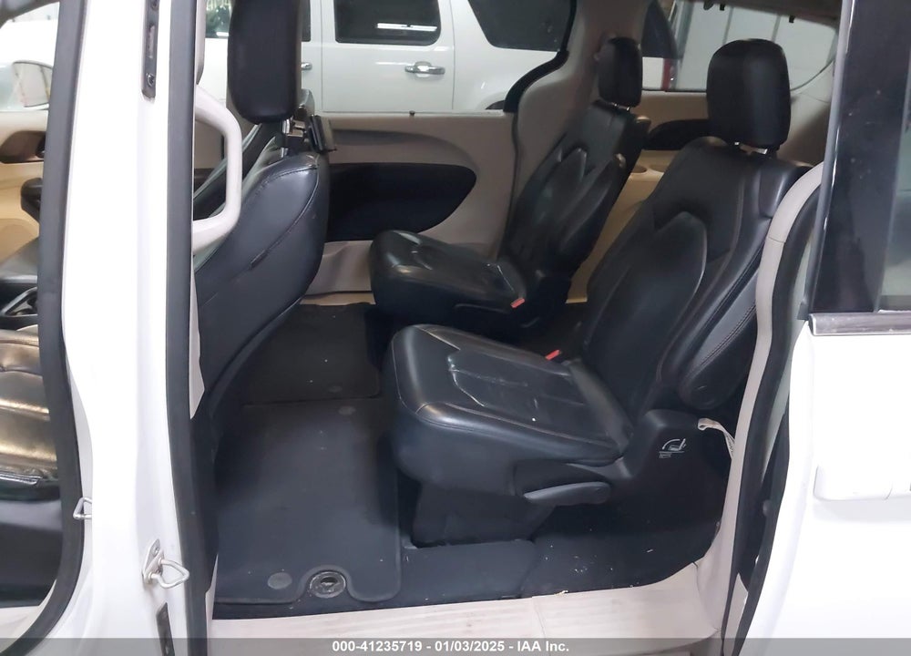 2018 CHRYSLER PACIFICA TOURING L VIN: 2C4RC1BG3JR210677