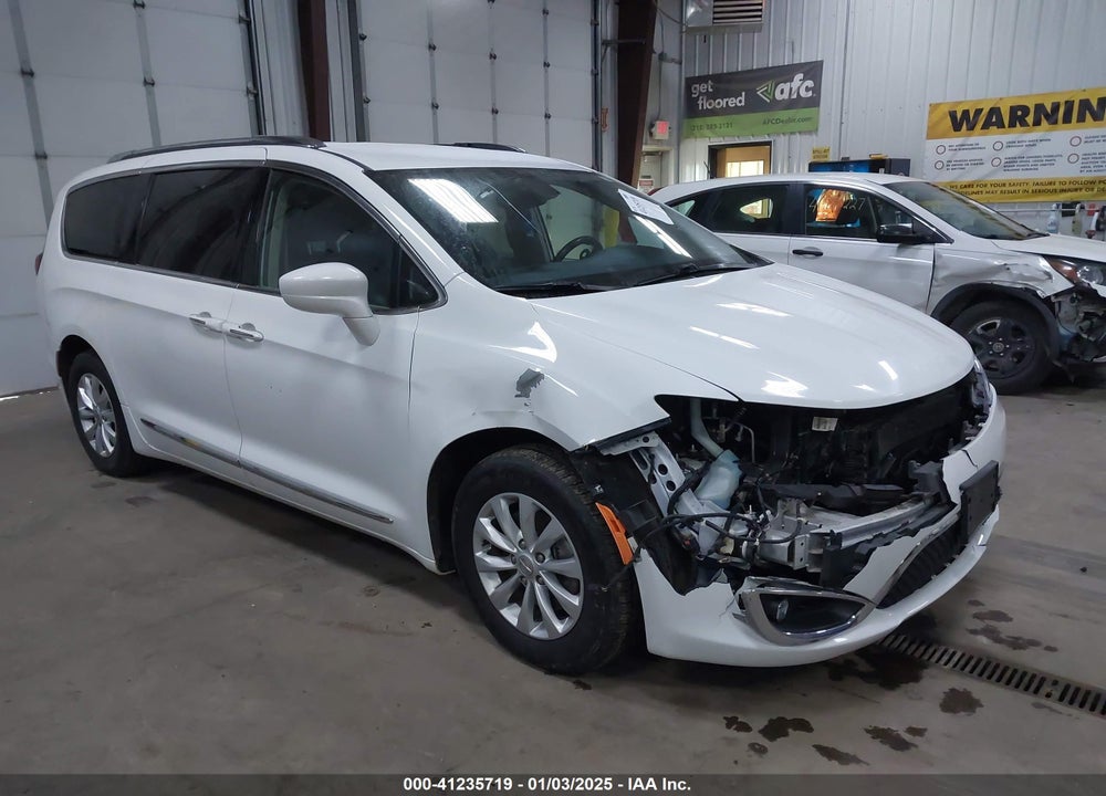2018 CHRYSLER PACIFICA TOURING L VIN: 2C4RC1BG3JR210677