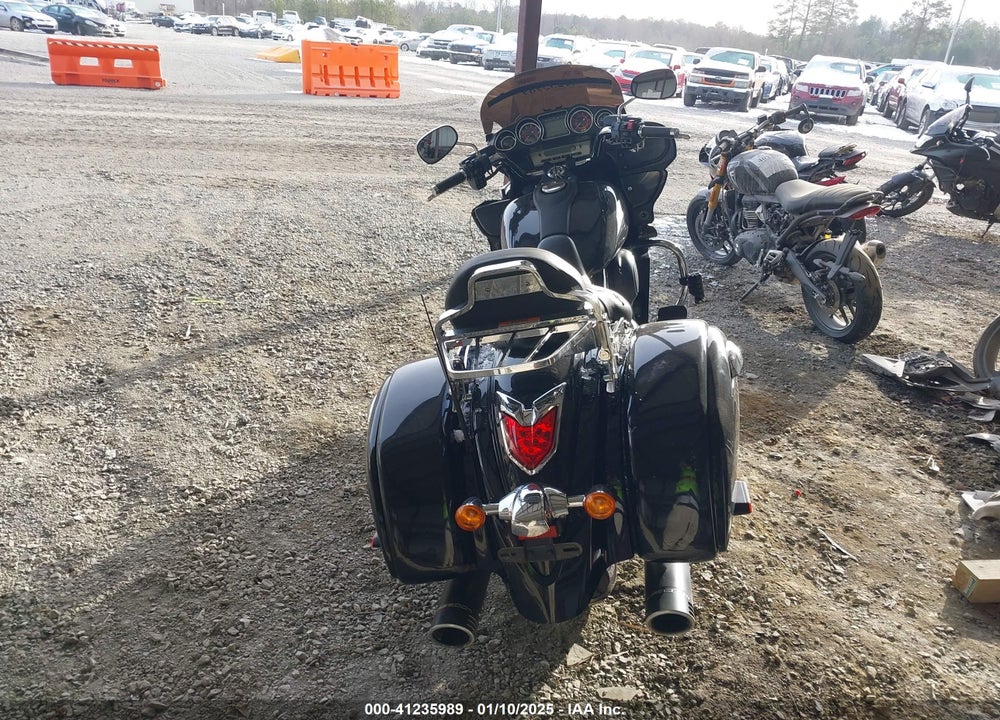 2011 KAWASAKI VN1700 J VIN: JKBVNRJ1XBA001601
