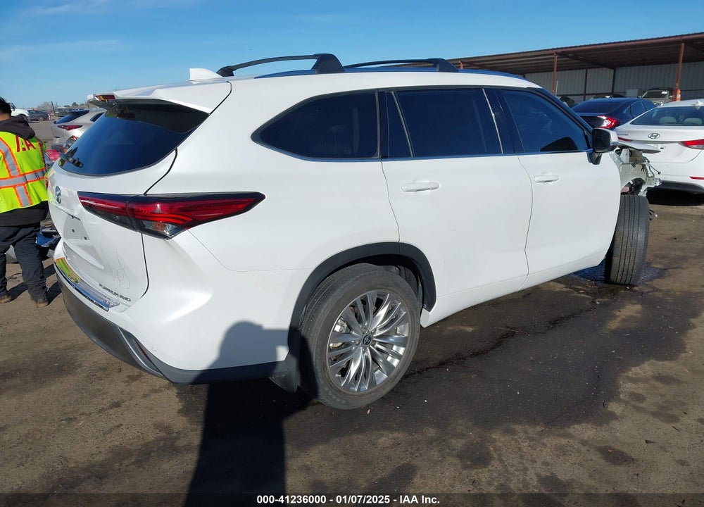 2022 TOYOTA HIGHLANDER VIN: 5TDFZRBH2NS216055